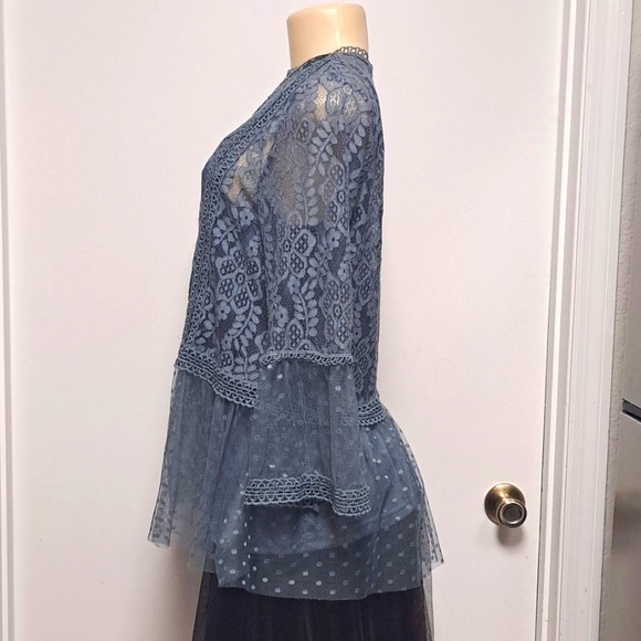 Cato Slate Blue Bell Sleeve Lace Overlay Lined Blouse Sz Medium EUC Bg1090 - Picture 6 of 14